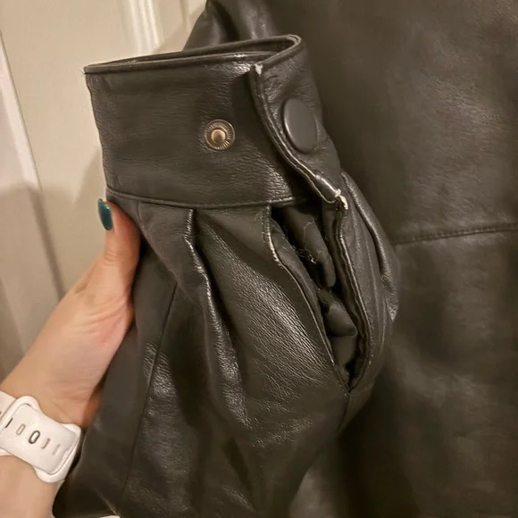 Leather jacket - Picture 4 of 4